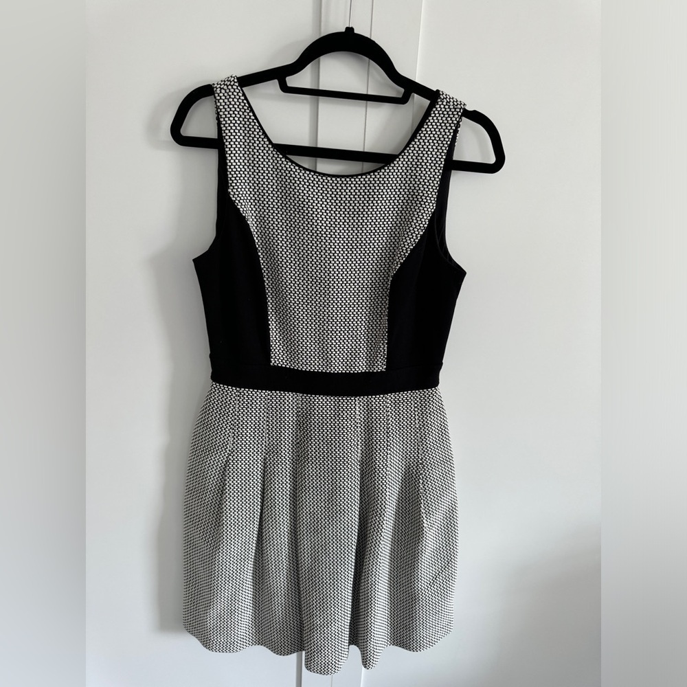 (2) N - White House Black Market, Black and White Dress Size 8